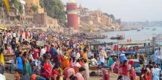 Holy Dip : रविवार को गंगा दशहरा के मौके पर मोक्षदायिनी नगरी काशी से लेकर संगम नगरी प्रयागराज और उत्तराखंड के हरिद्वार में गंगा घाटों पर भी बड़ी संख्या में श्रद्धालु पहुंचे और लगातार उनके पहुंचने का क्रम बना हुआ है।