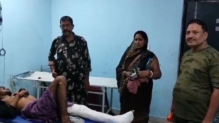 टक्कर को लेकर हथियारबंद बदमाशों ने एक किशोर को मारी गोली