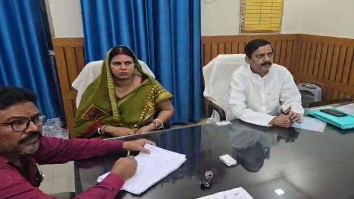 लचर बिजली व्यवस्था को लेकर विभाग के अधिकारियों के साथ पार्षदों की समन्वय बैठक