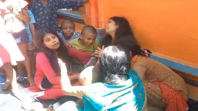 गंगा स्नान के दौरान 2 किशोरी डूबी, खोजबीन जारी