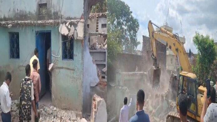 गैर मजरूआ जमीन पर बने 3 घरों पर चला बुलडोजर