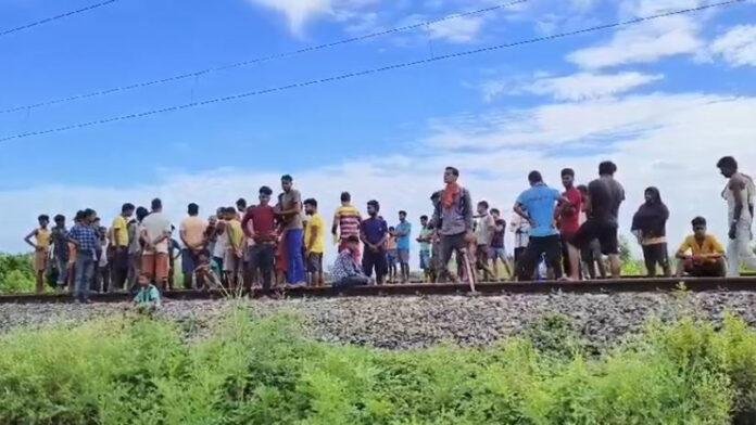 धान के खेत में मिला अज्ञात महिला का शव, इलाके में फैली सनसनी