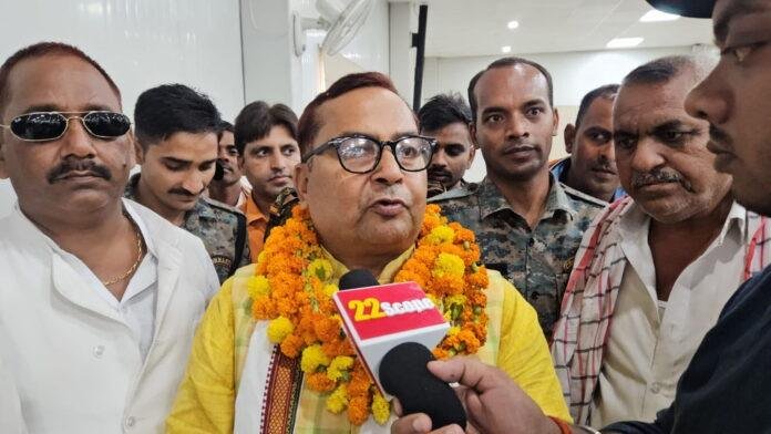 नामांकन करने के बाद भगवान कुशवाहा का भव्य स्वागत