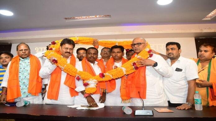RJD नेता गौतम यादव सैंकड़ों समर्थकों के साथ BJP में शामिल