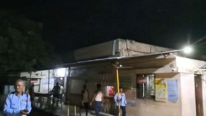 बदमाशों ने आयकर चौराहा पर 2 युवक को सरेआम चाकू से किया घायल