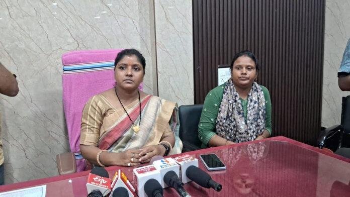 Gaya Bhanda Fore रात के अंधेरे में ऑफिस खोल कर लाखों रुपए के वारे न्यारे किए जाने का भंडाफोड़