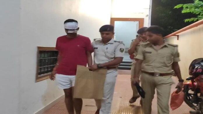 मुहर्रम में करतब दिखाने के दौरान आपस में भिड़े लोग, बीच बचाव में दारोगा बुरी तरह जख्मी