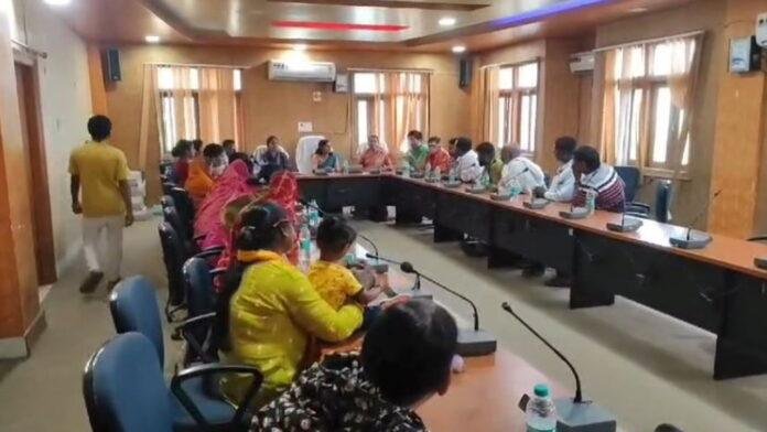 सामान्य बोर्ड की बैठक बीच में हीं हुई स्थगित, सदन से बाहर निकली मुख्य पार्षद