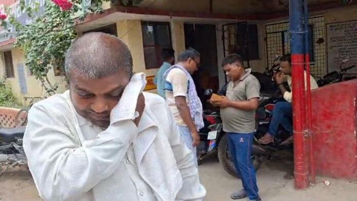 जेल से भागे अपराधी ने मुखिया के पुत्र से मांगी रंगदारी और दी धमकी, डरे सहमे हैं ग्रामीण