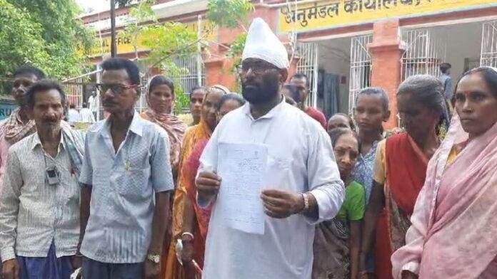 DM ने SDO को बैंक प्रबंधक पर FIR करने का दिया आदेश