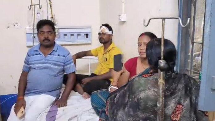 मुखिया समेत सपरिवार पर जानलेवा हमला, दहशत में लोग