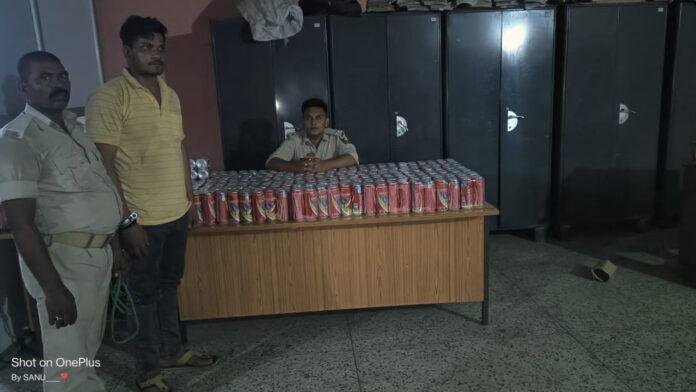 उत्पाद विभाग से बच पाना दुर्लभ, किंगफिशर बियर व एक पिकअप जब्त