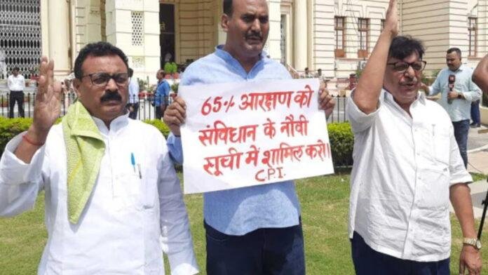 सत्र शुरू होने से पहले विधानसभा कैंपस में विपक्ष का जोरदार प्रदर्शन