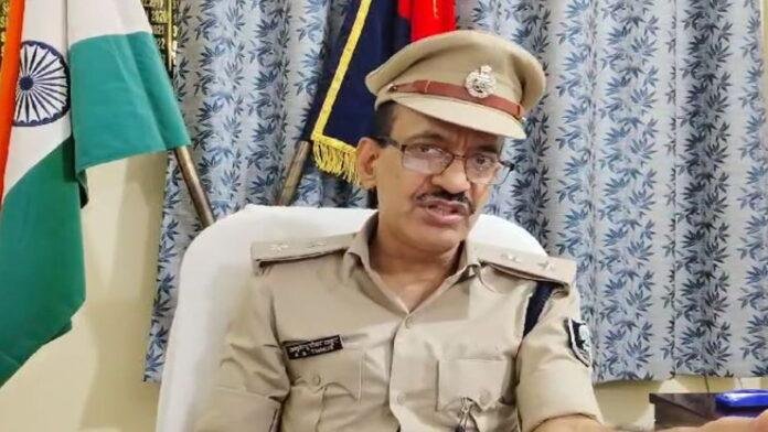 रेल पुलिस की हिरासत में खुद को ट्रेनी BDO बताने वाले दीपक कुमार