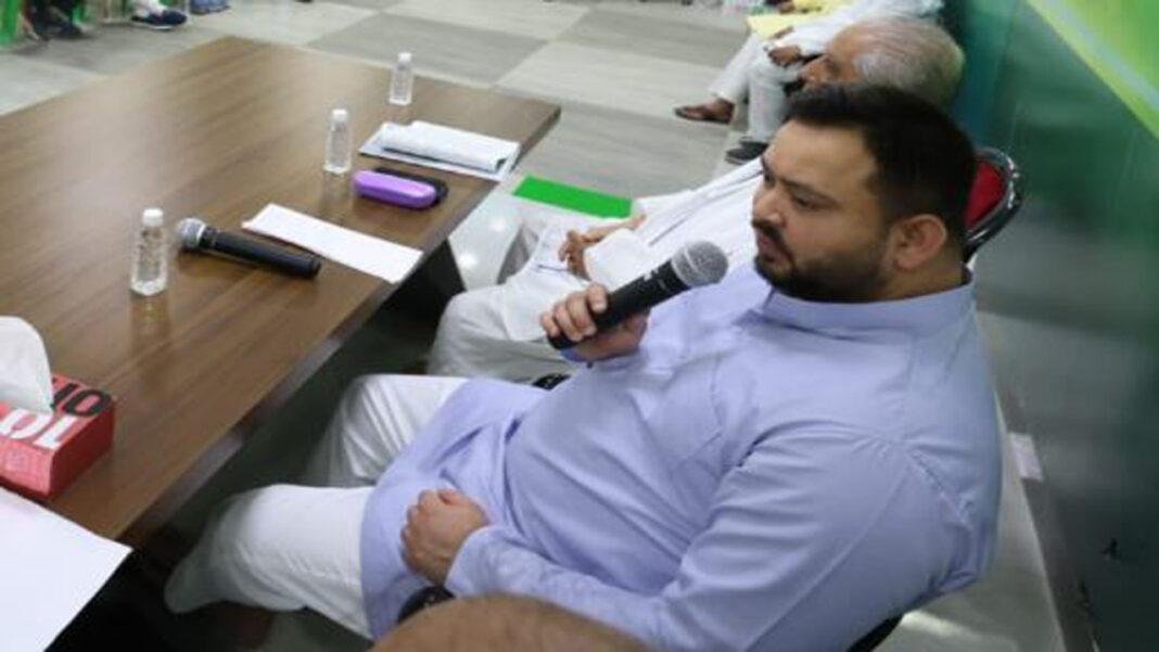 तेजस्वी का सरकार पर तीखा हमला, कहा- हर जिले से आ रही चीख व गोलियों की आवाज