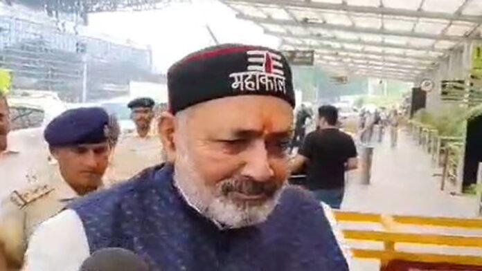 गिरिराज का तेजस्वी पर निशाना, चारा चोर चोरी के खिलाफ बोले तो नहीं लगता अच्छा