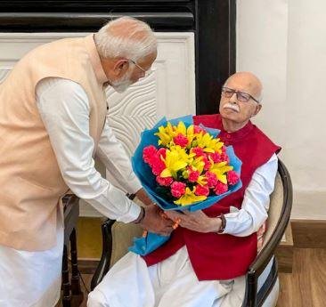 Bharat Ratna Advani Hospitalized : दिल्ली के अपोलो अस्पताल में एडमिट हुए लालकृष्ण आडवाणी, फिर बिगड़ी थी तबीयत आडवाणी उन नेताओं में से एक हैं, जिन्होंने भारतीय जनता पार्टी की नींव रखी। राष्ट्रीय स्वयंसेवक संघ (आरएसएस) के साथ काम करते हुए उन्होंने अपने राजनीतिक करियर का आगाज किया।