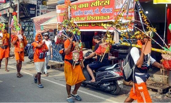 यूपी के कांवड़ रूट की ऐसे ही दुकानों का सचित्र ब्योरा प्रदेश सरकार ने सुप्रीम कोर्ट में पेश किया।