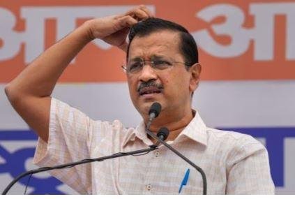दिल्ली शराब घोटाला मामले से जुड़े मनी लॉन्ड्रिंग केस में सुप्रीम कोर्ट ने दिल्ली के मुख्यमंत्री अरविंद केजरीवाल को ईडी के मामलों में अंतरिम जमानत दे दी है