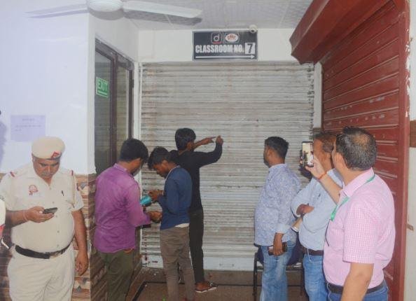 कोचिंग हादसे मामले में एमसीडी ने की सीलिंग की कार्रवाई