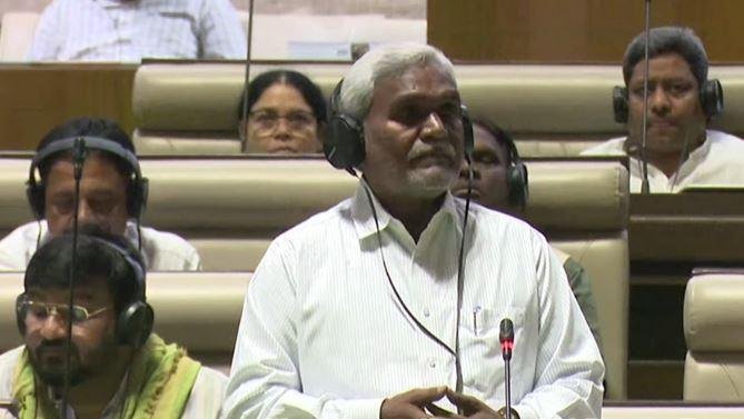 तीसरी बार मुख्यमंत्री बने हेमंत सोरेन के विश्वास मत प्रस्ताव पर हुई चर्चा वाली शो में पूर्व सीएम चंपाई सोरेन ही मुख्य आकर्षण का केंद्र रहे।