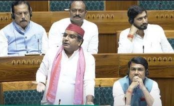 सपा सांसद धर्मेंद्र यादव लोकसभा में आम बजट पर बोलते हुए। 