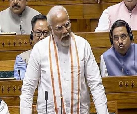 PM Modi In Loksabha : विपक्ष के जोरदार हंगामे से भाषण देते-देते सीट पर बैठ गए पीएम मोदी, स्पीकर नेता प्रतिपक्ष पर बरसे प्रधानमंत्री ने कहा 'मैं कुछ लोगों की पीड़ा समझ सकता हूं क्योंकि लगातार झूठ का प्रसार करने के बाद भी उनकी पराजय हुई।'
