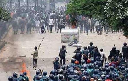 बांग्लादेश में प्रदर्शनकारी और सुरक्षा बल आमने-सामने