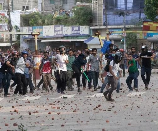 Protest Violence In Bangladesh बांग्लादेश में आरक्षण के मुद्दे पर बवाल