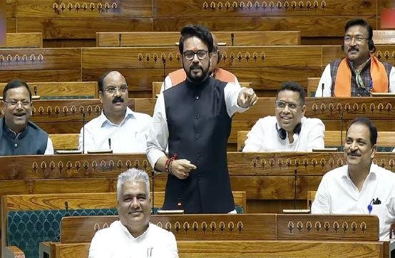 मंगलवार को लोकसभा में अनुराग ठाकुर के उस भाषण का दृश्य जिसकी पीएम मोदी ने तारीफ की है। 