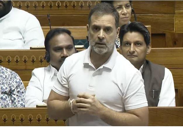 लोकसभा में बोलते हुए राहुल गांधी-min लोकसभा में सोमवार को बोलते हुए नेता प्रतिपक्ष राहुल गांधी