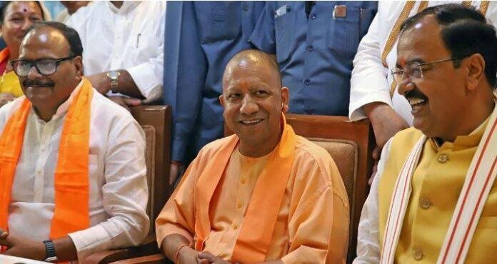 यूपी में सीएम योगी संग दोनों डिप्टी सीएम