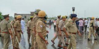 यूपी के हाथरस में बीते 2 जुलाई को हुए विभत्स हादसे की जांच में जुटीं विशेष पुलिस टीम के सदस्यों के हाथ बड़े ही चौंकाने वाले तथ्य हाथ लगे हैं।