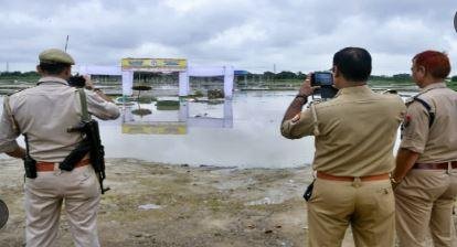 Hathras Stampede Case : एसआईटी की रिपोर्ट मिलते ही योगी सरकार ने छह अधिकारियों को किया निलंबित, सत्संग के मुख्य आयोजक मिले दोषी, सुप्रीम कोर्ट में मामला सूचीबद्ध एसआईटी ने जांच के दौरान कुल 125 लोगों का बयान लिया गया।