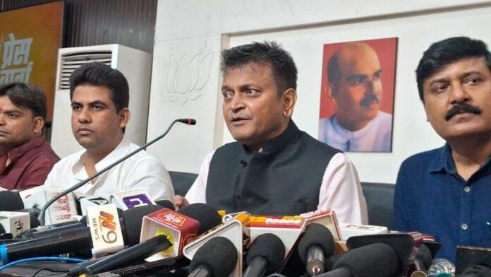 'तेजस्वी की एक बुआ हैं ममता क्रू'रता बनर्जी, उन पर कुछ नहीं बोलते'