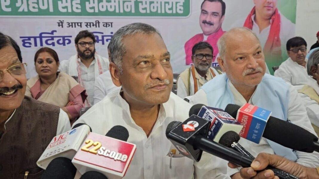 UPS केंद्र सरकार की धोखे में रखने वाली योजना है - अखिलेश सिंह