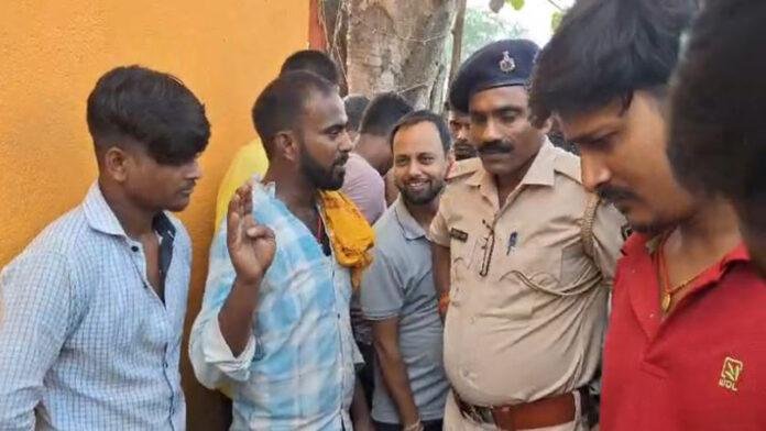 युवक का शव मिलने से इलाके में मची सनसनी