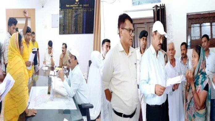 जिलाधिकारी का जनता दरबार : 40 मामलों की हुई सुनवाई