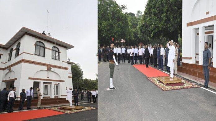 CM Jhanda CM नीतीश ने अपने सरकारी आवास पर किया झंडोत्तोलन