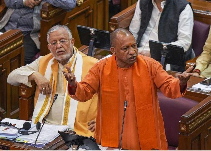 बृहस्पतिवार को यूपी विधानसभा में बोलते सीएम योगी आदित्यनाथ