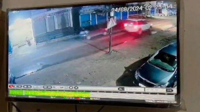 झारखंड में पोस्टेड इंस्पेक्टर के घर के बाहर लगी स्कॉर्पियो की हुई चोरी, CCTV में कैद हुई वारदात
