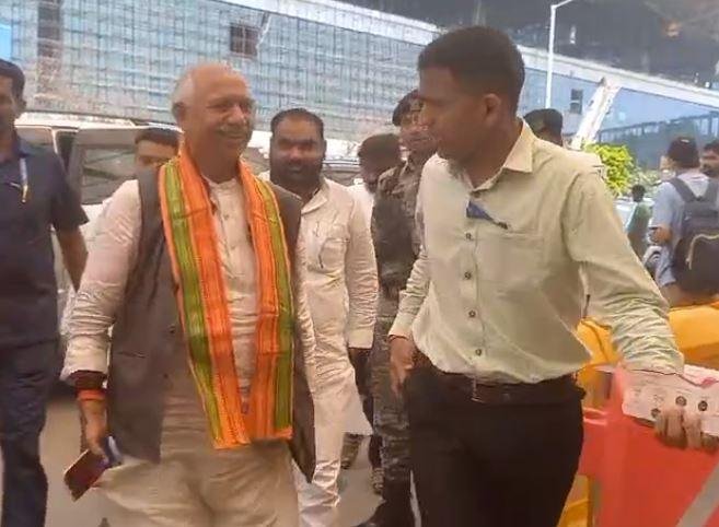 गिरिराज ने कहा- संविधान में कहीं भी वक्फ बोर्ड संवैधानिक नहीं गिरिराज ने कहा- संविधान में कहीं भी वक्फ बोर्ड संवैधानिक नहीं
