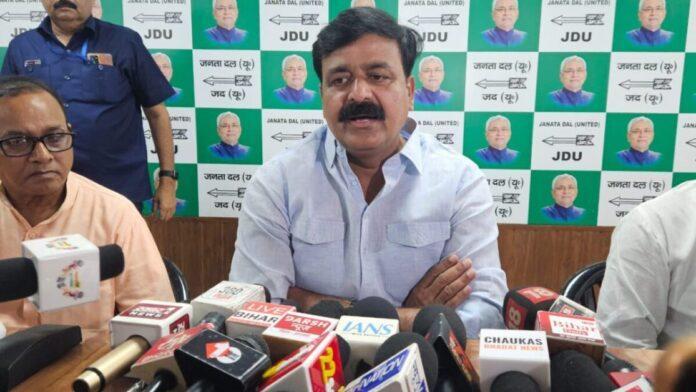 वक्फ बोर्ड मामले को लेकर मंत्री ने कहा- हमलोग अभियान चला रहे हैं, DM के साथ हुई है बैठक