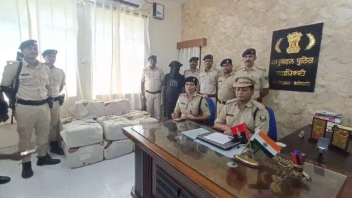 किराना दुकान की आड़ में चलता था गांजा की तस्करी