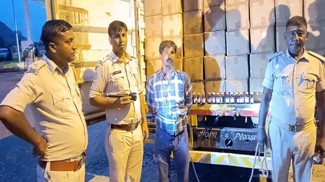 उत्पाद विभाग की टीम ने वाहन चेकिंग के दौरान भारी मात्रा में बरामद की कफ सिरप