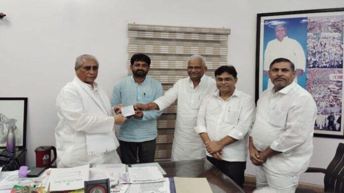 बिहपुर के पूर्व प्रत्याशी गौतम कुमार प्रीतम ने ग्रहण की RJD की सदस्यता
