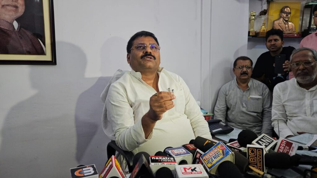 वक्फ बोर्ड कानून में संशोधन बिल को लेकर JDU Office में उच्च स्तरीय बैठक वक्फ बोर्ड कानून में संशोधन बिल को लेकर JDU Office में उच्च स्तरीय बैठक