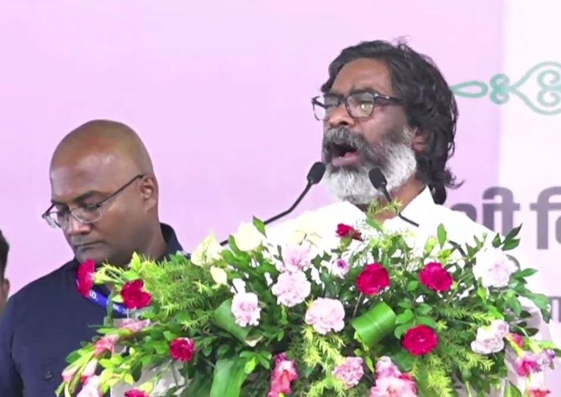 बीजेपी पर सीएम Hemant Soren का तंज-असम, मध्यप्रदेश और छत्तीसगढ़ से लोगों को बुलाकर पार्टी तोड़ने की कोशिश कर रही... | 22Scope News असम, मध्यप्रदेश और छत्तीसगढ़ से लोगों को बुलाकर पार्टी तोड़ने की कोशिश कर रहे हैं-Hemant Soren