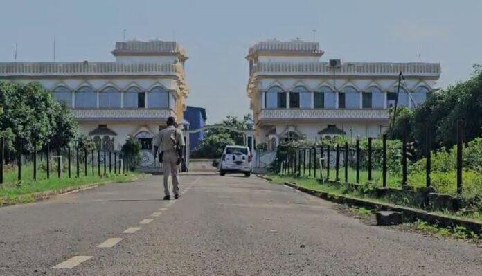 kgepo-min Pakur में कोयला ट्रांसपोर्टर के यहां 10 घंटे CBI की छापेमारी, कई दस्तावेज जब्त, अब होगा...