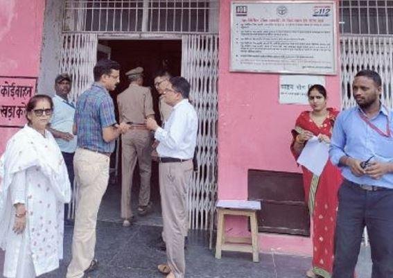 Ayodhya Rape Case Update : अयोध्या गैंगरेप मामले में बाल आयोग ने 3 दिनों में तलब की रिपोर्ट, पीड़ित परिवार से मिला भाजपा प्रतिनिधिमंडल अयोध्या के जिला महिला अस्पताल में सामूहिक दुष्कर्म की पीड़िता से मिलने पहुंची राज्य बाल अधिकार आयोग की टीम